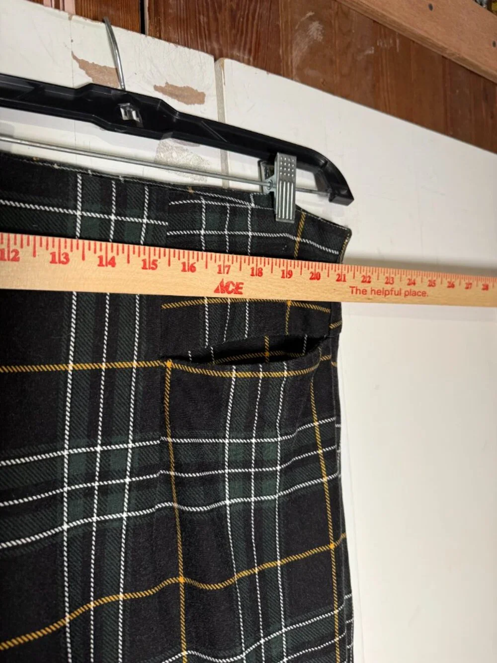 Torrid Pencil Studio Luxe Ponte Pant in Study Plaid Deep Black Size 4X / 26 - Picture 4 of 9